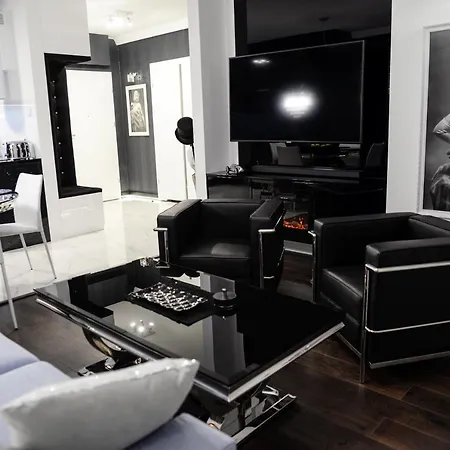 Diamond Lady Romantic Free Parking By Stayly *