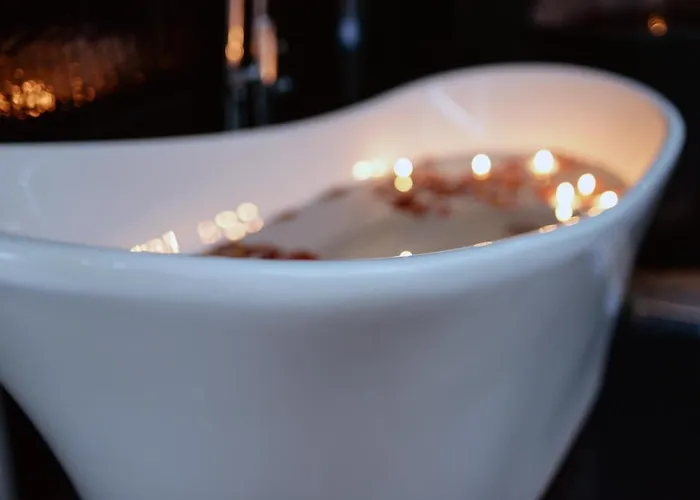 Diamond Lady Romantic Free Parking By Stayly