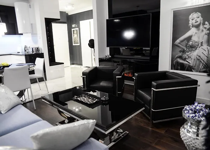 Diamond Lady Romantic Free Parking By Stayly *